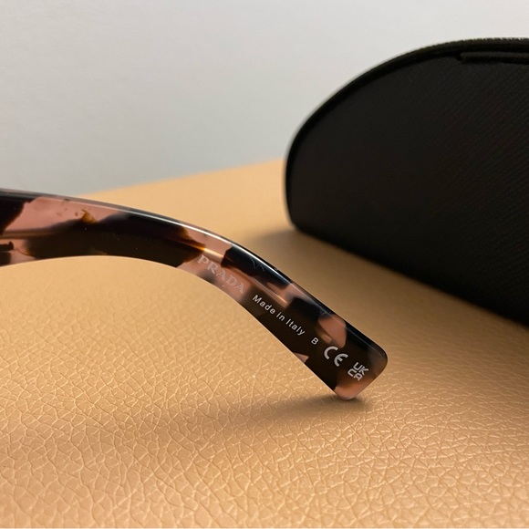 SOLD ❌ Prada PR-15YS 1AB5S0 Sunglasses Women's Black/Dark Grey Square Shape - Picture 4 of 10